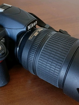 Nikon D3100 με φακό 18-105mm σαν καινούργιο, κουτί και τσάντα
