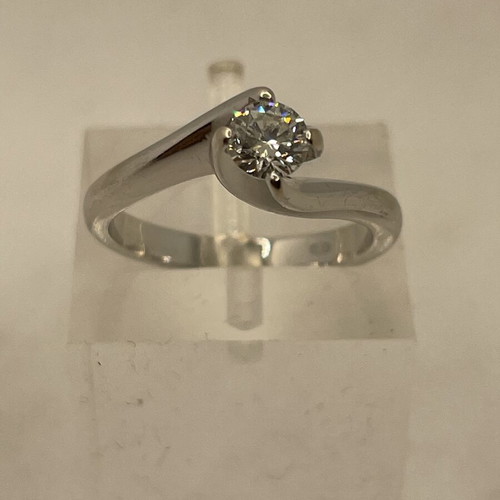White gold 18k solitaire ring used with 0.27ct brilliant