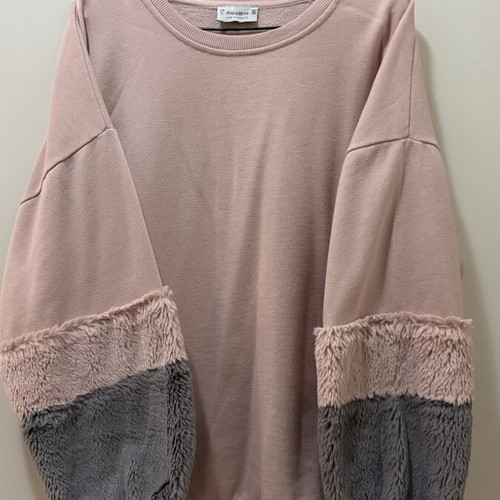 Pull & Bear sweatshirt used with two-tone sleeves and furry detail size L