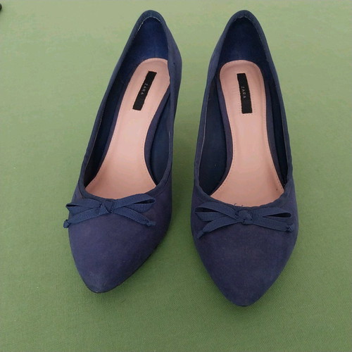 Zara Navy Suede Kitten Heels Size 39 Like New
