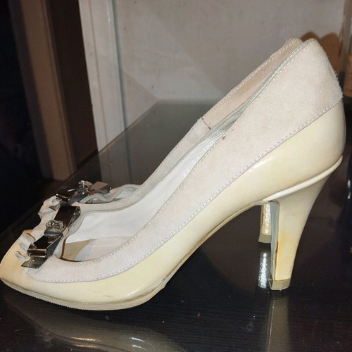 Vavoulas leather pumps used, size 36, 9.2 cm heel, beige