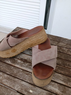 Toutounis slippers like new, double sole with crossed suede strap size 37 beige brown
