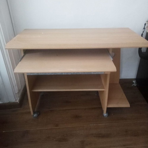 Pc desk like new, simple office use, 1.00mx0.50x0.75 height