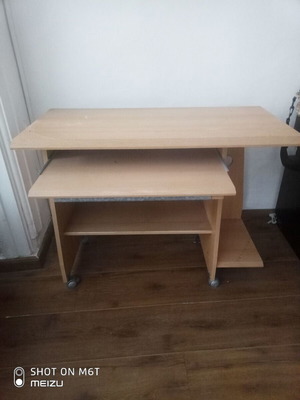 Pc desk like new, simple office use, 1.00mx0.50x0.75 height