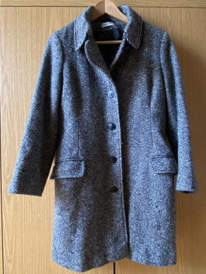 Fishbone pattern coat like new, black and gray, size L