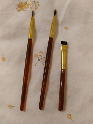 Makeup brushes used, set of 3 pieces