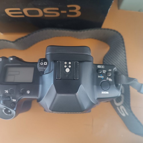 Canon EOS 3 35mm SLR camera like new