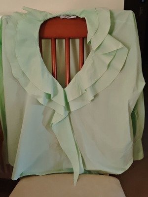Shirt with ruffles like new, size L, green