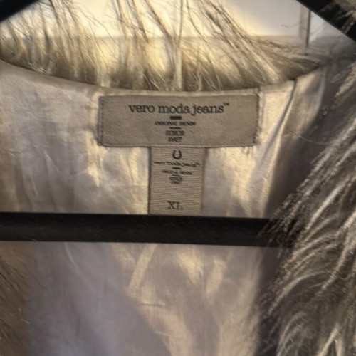 Sleeveless synthetic fur vest XL size