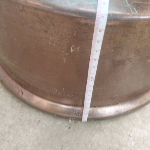 Large copper pot with lid like new