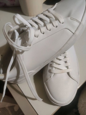 White shoes size 39 in excellent condition