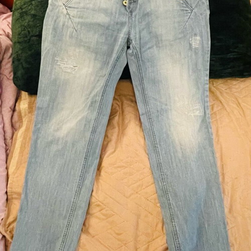 Pull & Bear women's jeans like new with colorful buttons, relaxed fit