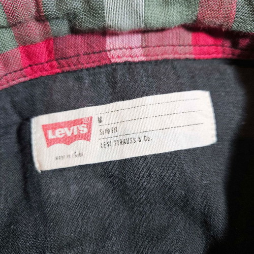 Authentic Levi's men's checkered shirt size M like new