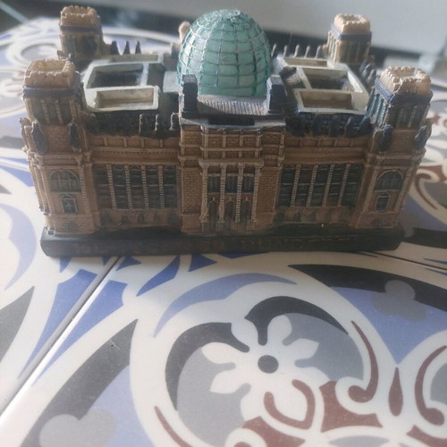 Miniature Berlin Parliament Building like new