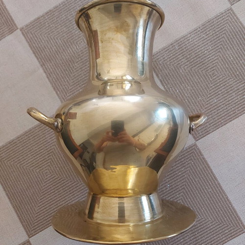 Brass vase like new