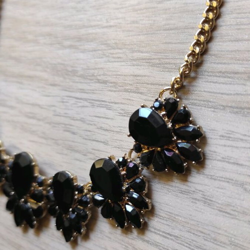 Black gold necklace like new