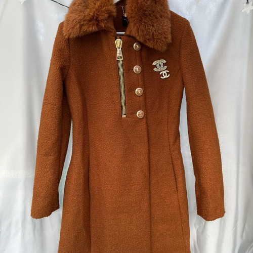 Wool coat new with natural fur collar
