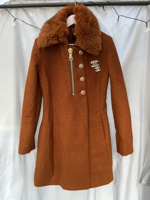 Wool coat new with natural fur collar
