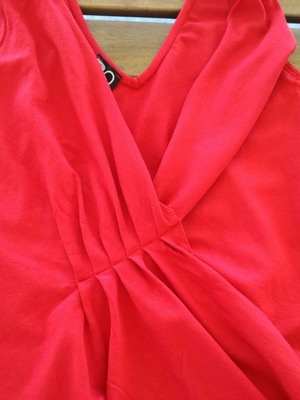 Red top used, size M