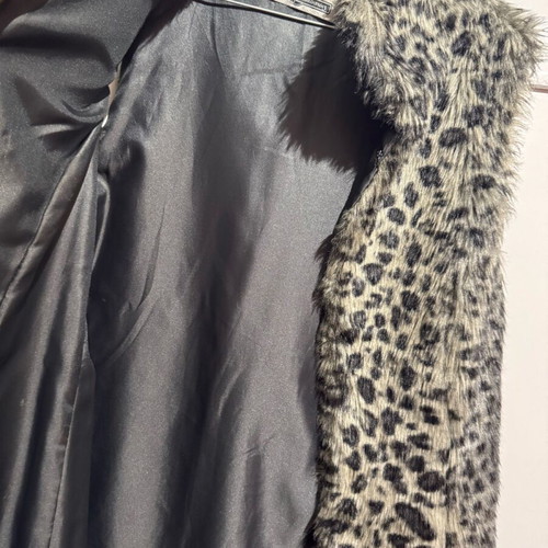 Stradivarius sleeveless fur vest like new, gray leopard print, size M