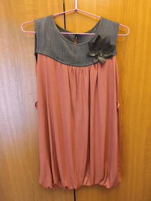 Balloon dress like new with decorative flower and brown belt