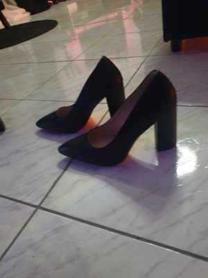 Γόβες μαύρες με χονδρό τακούνι καινούργιες, νούμερο 37.5