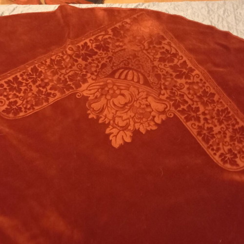 Round tablecloth burgundy used, diameter 155cm