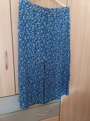 Midi floral skirt like new, blue, size L