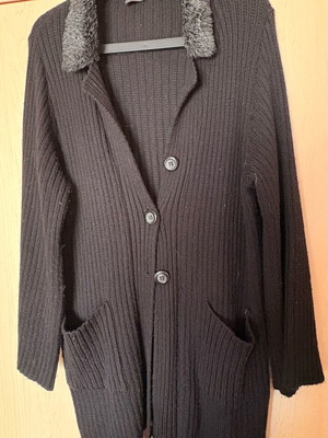Andonella black cardigan with fur collar used, size L