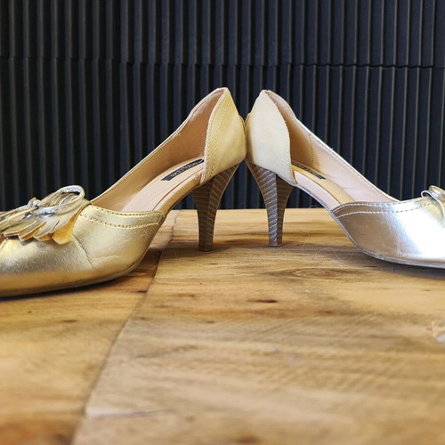 Nikki Me Pumps Size 37 Used Champagne Gold with Box and Heel Tips