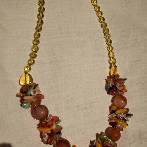 Necklace with semiprecious stones