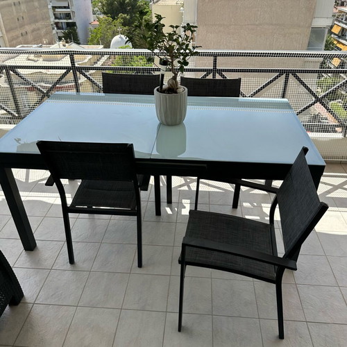 Balcony dining set like new with 4 aluminum chairs
