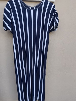 Striped dress used, short-sleeve casual blue and white