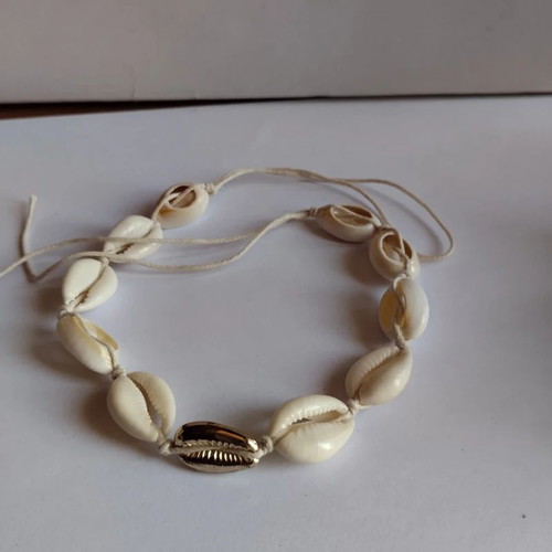 Shell anklet with gold shell center, adjustable length