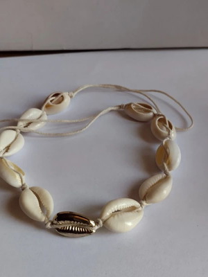 Shell anklet with gold shell center, adjustable length