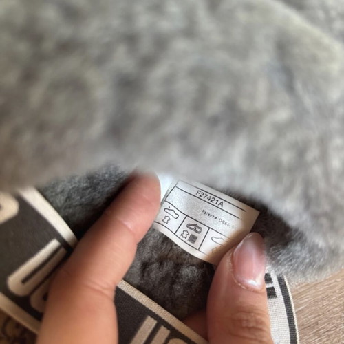 Ugg Fluff Yeah Slides Size 37 Like New, Grey