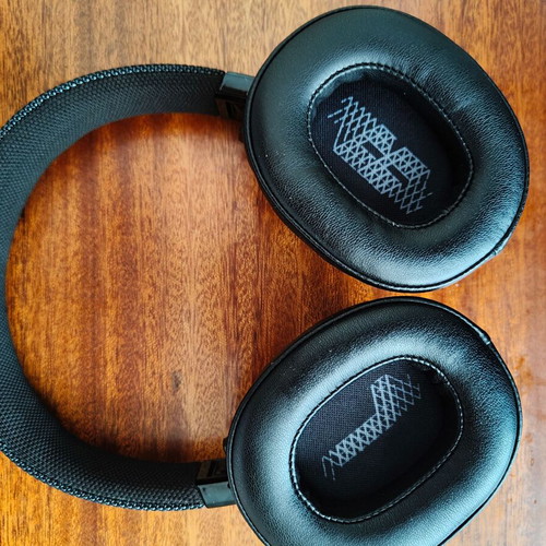 JBL Live 500BT headphones like new with Xiaomi 33W charger