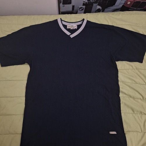 Natural Issue navy blue V-neck T-shirt like new, size L
