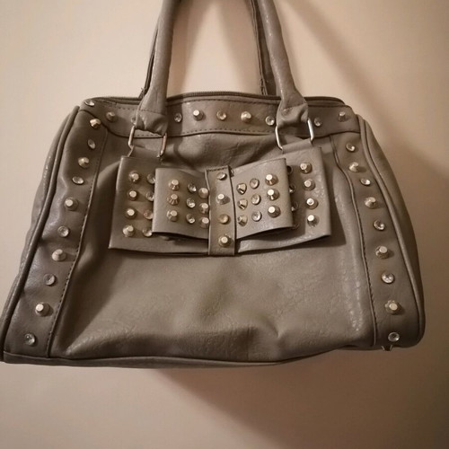 Handbag used with studs and double bow beige