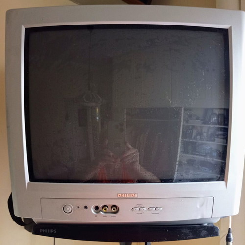 Philips CRT 17" TV used with wall mount for retro gaming