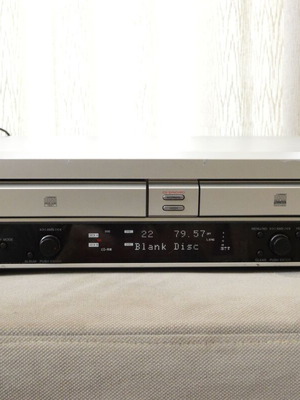 Sony RCD-W100 CD player recorder like new with RCA Toslink optical