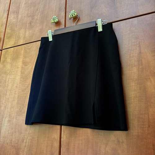 Skirt H&M black size S like new with small front slit