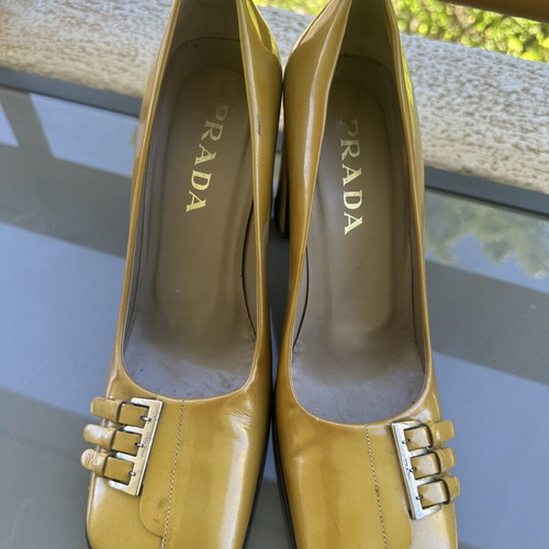 Prada Vintage 90s Leather Block Heel Pumps EU39 used, gold