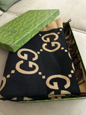 Gucci women's scarf like new, black and beige