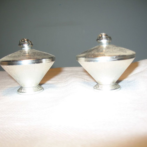Pair of small metal jars like new