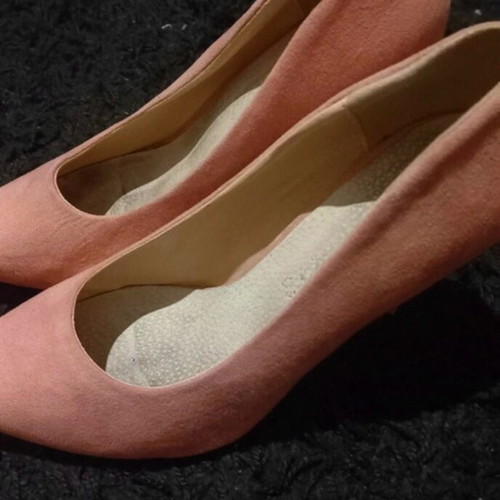 Famous Shoes pink suede heels like new, size 39