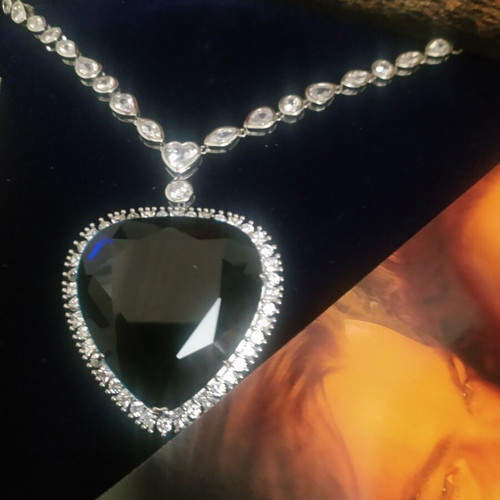 THE JEWEL OF THE TITANIC (THE HEART OF THE OCEAN)