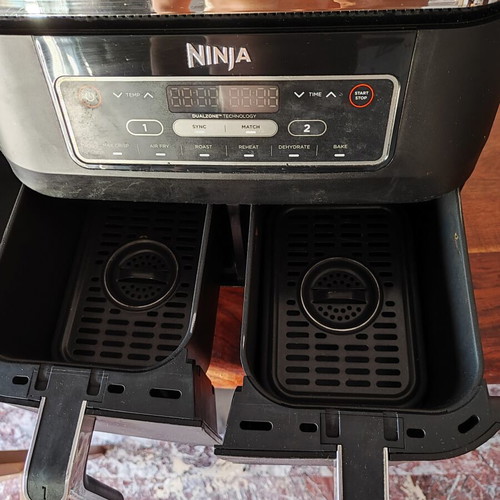 Ninja air fryer with 2 baskets 2400W 7.6L