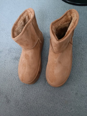 Women's boots size 39 like new, beige