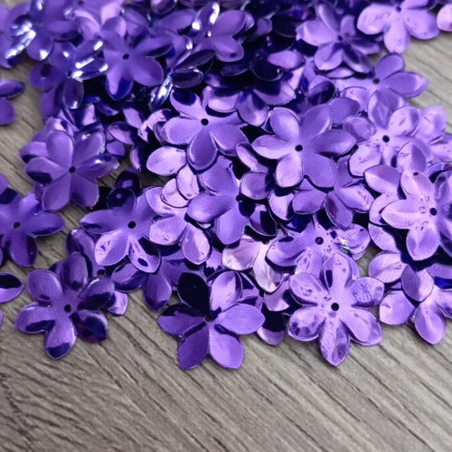 Purple Flower Sequins 30g 10mm new